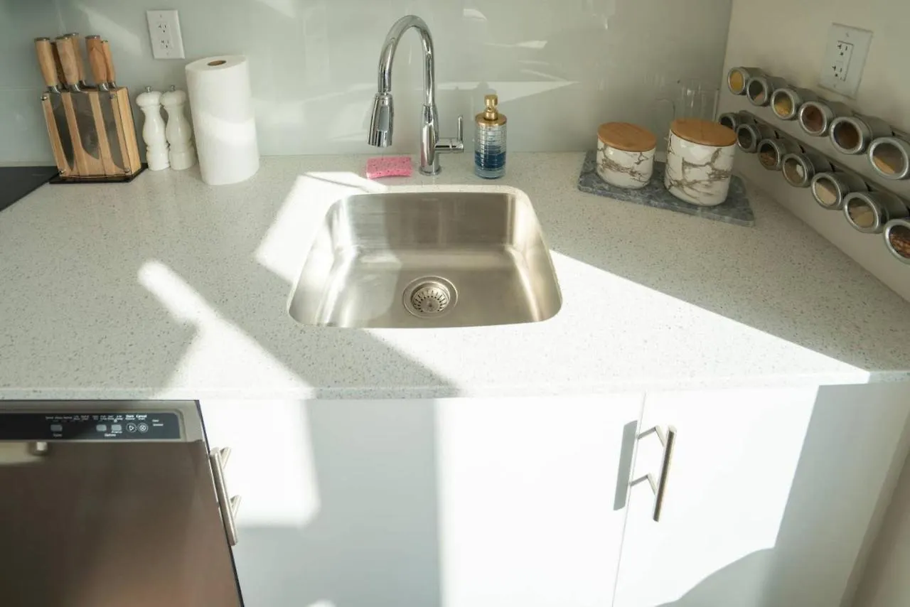 Modern Downtown Toronto Studio Apartment