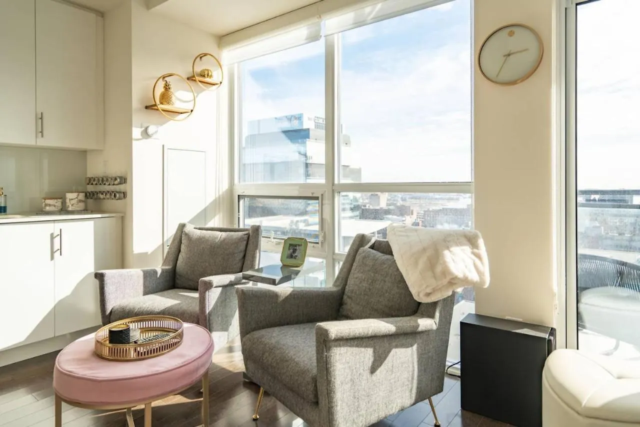 Modern Downtown Toronto Studio Apartment 0*,