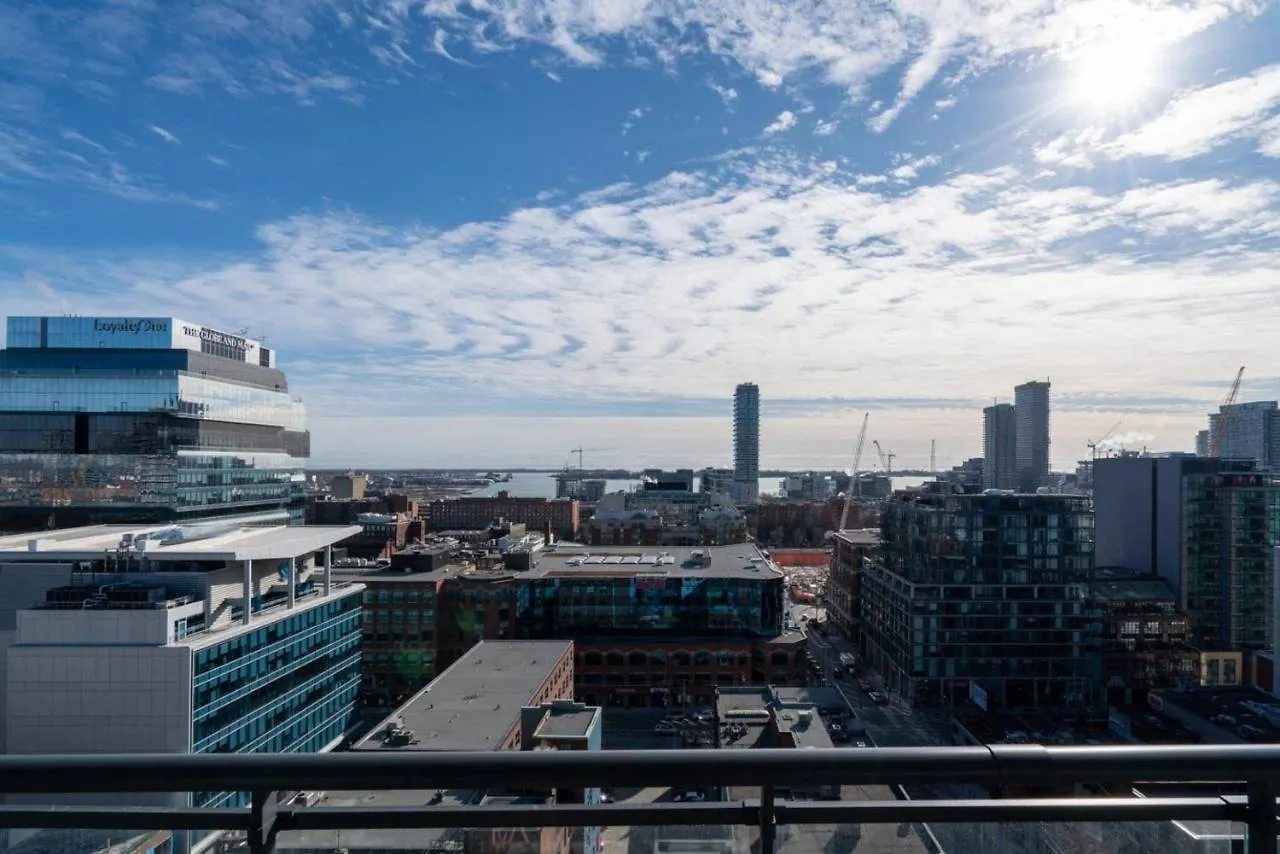 Modern Downtown Toronto Studio Apartment