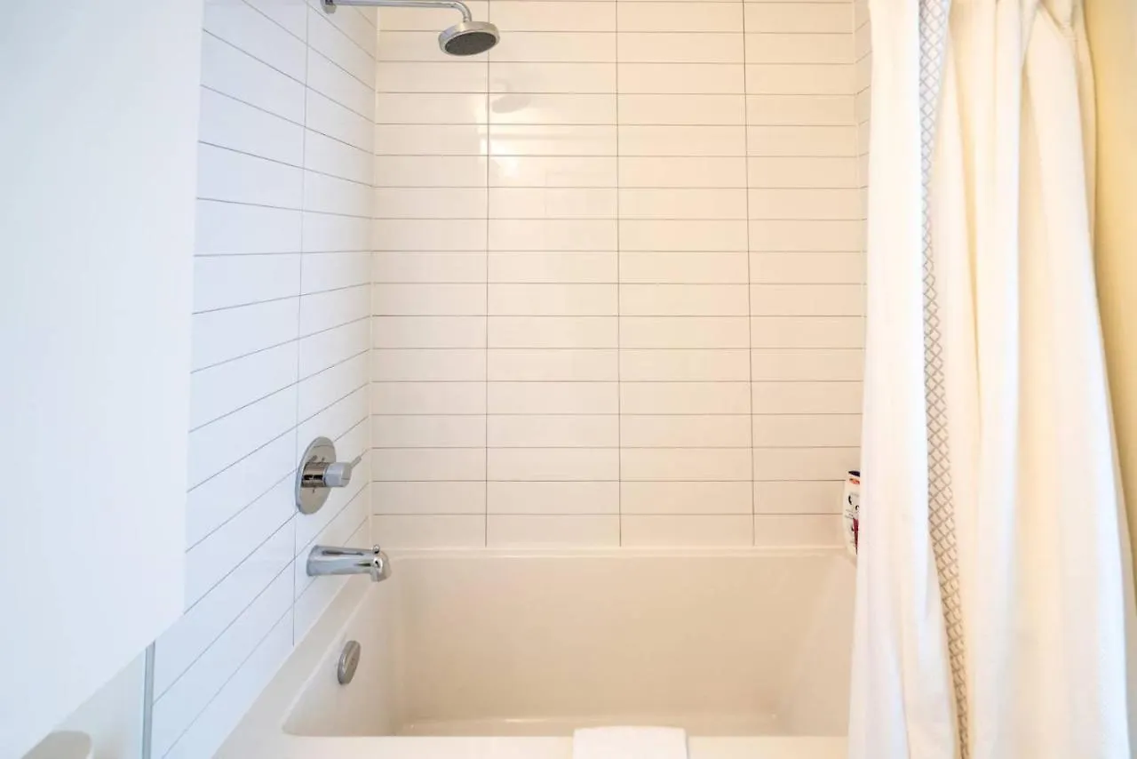 Modern Downtown Toronto Studio Apartment